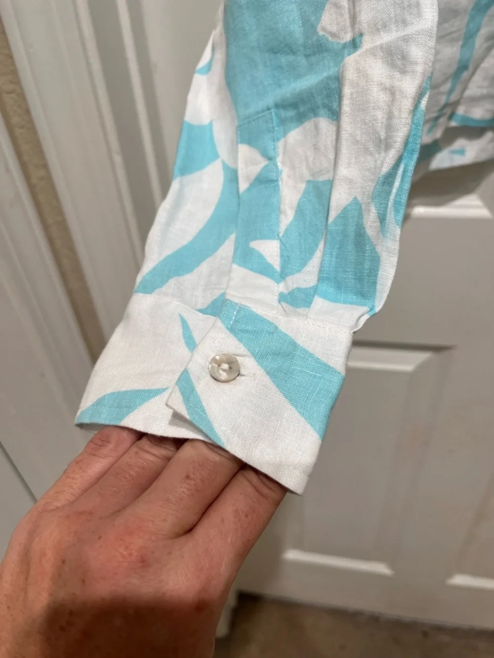 EUC Ann Taylor Turquoise and White Floral Button-Down Linen Shirt - Picture 3 of 7